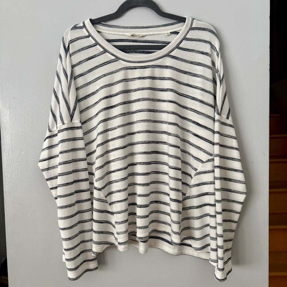 😸Max Studio Parisan Chic Black and White Oversized Striped Top